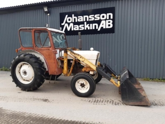 DAVID BROWN 880 LASTARE SKOPA SMS Övrigt DAVID BROWN 880 NU 40000 ex moms
Hel Hydralisk Ilsbo Lastare Skopa
Trima/ Sms fäste
14,9-28 7,50-16
Motorvärmare