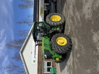 Traktor John Deere 6215R John Deere 6215R RIng för mer info.