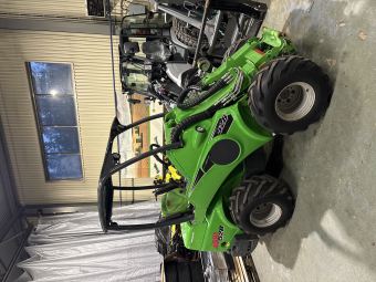 Avant kompaktlastare 528 Avant 528 Kompaktlastare Avant 528 Fin Avant 528. Traktormönstrade däck 26-12-12. 6-funktioners joystick. 
Objektid: 817397
Årsmodell: 2020
Fordonsslag: Kompaktlastare
Timmar: 1300
Drivmedel:Diesel

Ring för info: 070-2865964