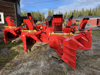 Snöslunga Tokvam 252 HSA med hydrauliskt utkastartorn Tokvam 252 HSA Snöslunga Tokvam 252 HSA med hydrauliskt utkastartorn
Arbetsbredd: 252 cm
Kasthjulets diameter: 85 cm
Effektbehov: Från 90 hk
Tillbehör: Höger kantvinge +12cm
K-axel ingår