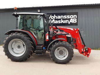 MASSEY FERGUSON 4708M KOMFORT Övrigt MASSEY FERGUSON 4708M KOMFORT 659000 ex moms
Just nu ingår snöskopa och pallgaffel, kupevärmaruttag i hytt
Värde 22000 ex moms
Lastare 3416X Euro/sms 3-e funk dämpare
Kopplingsfri F/B 12/12
540/540E
Ledade framskärmar
420/85R34 340/85R24
Luftkonditionering
Radio MP3
Automatisk huvudströmbrytare
Färd ljus på hyttstag