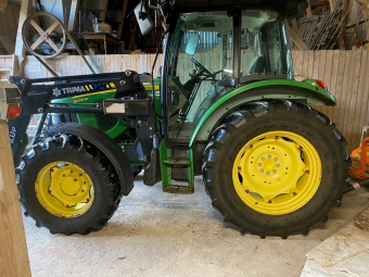 JOHN DEERE 5090M PQ TRAKTOR John Deere 5090M PQ TRAKTOR PQ M PR  SNABBVÄXEL  480/70X34 380/70X24
AC  2 DUBB.UTTAG  EJ FRAMSKÄRM
TRIMA 2.0+ EURO SMS
...
MNR 12357
...
PRIS EXKL. MOMS: 415.000:-
...
Vi reserverar oss för felskrivning. Kontakta alltid oss innan du åker och tittar, så vi kan säkerställa att maskinen finns på plats.
