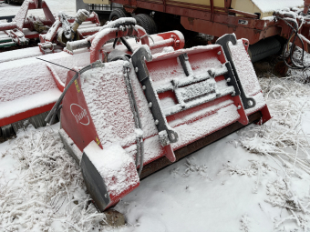 Tokvam SMA 1100 SMS med Stora BM och Avant fäste Tokvam SMA 1100 sandspridare Ströbredd 200cm. 1100 l volym

