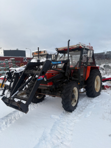 ZETOR 6045 QUICKE LASTARE Zetor 6045 BRA DÄCK
QUICKE 3300 LASTARE
INKL. SNÖSKOPA