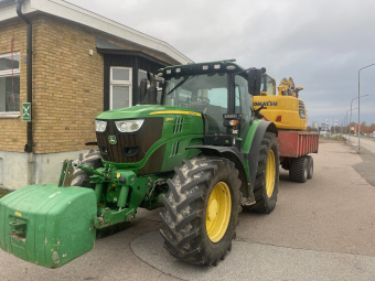 JOHN DEERE 6150R AP TRAKTOR FR.LYFT John Deere 6150R TRAKTOR FR.LYFT INKOMMANDE JANUARI 2026
...
650/65X38 CA 50%  540/65X28 CA 75%  
STEGLÖS COMMANDARM  3 DV.UTTAG
LS  HYTTFJÄDRING  FRAMVAGNSFJÄDRING  
ELEKTRISK JOYSTICK  GPS FÖRBEREDD
...
MNR 16218
...
PRIS EXKL. MOMS: 695.000:-
...
Vi reserverar oss för felskrivning. Kontakta alltid oss innan du åker och tittar, så vi kan säkerställa att maskinen finns på plats.
