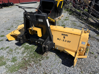 Isfräs Suokone MJ-2.3 ST Suokone MJ-2.3 ST Lite solkblekt, men endast gått på is. I nyskick.

Isfräs