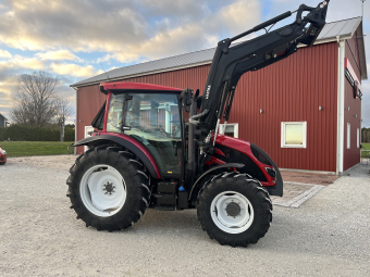 Valtra A 84 skogsombyggnad lastar Valtra A 84 Mycket liten trevlig skogsombyggd Traktor 
Med luftkompressor, 3 dubbelverkande urtag,
Elektrisk lyft ,Däck Michelin 420/85-34 fram 13,6-24
Ny Servad,Endast 541 timmar 
Kan levereras fritt Oskarshamn eller Nynäshamn
Ring eller maila John eller Tobbe 0498-654508 /0498-654505
Pris 595000 Ex Moms 
