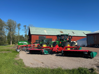 KVERNELAND 53100MT SLÅTTERKROSS BUTTERFLY 3336 FT FRONTKROSS Kverneland 53100MT BUTTERFLY & FRONTKROSS INKOMMANDE MARS 2026
...
KVERNELAND 53100MT BUTTERFLY  KVERNELAND 3336 FT FRONTKROSS
DRIFTSTID: CA 1300 HA
...
MNR 39847
...
PRIS EXKL. MOMS: 595.000:-
...
Vi reserverar oss för felskrivning. Kontakta alltid oss innan du åker och tittar, så vi kan säkerställa att maskinen finns på plats.
