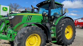 JOHN DEERE 6215R AP TRAKTOR FR.LYFT John Deere 6215R AP TRAKTOR FR.LYFT FRONTLYFT  AUTOTRAC SF 6000  SEKTIONSKONTROLL  HYDR. BROMS
650/85X38 CA 30% 600/70X30 CA 25%  4 DV. UTTAG  HYDR. BROMS  LS
...
MNR 20860
...
PRIS EXKL. MOMS: 975.000:-
...
Vi reserverar oss för felskrivning. Kontakta alltid oss innan du åker och tittar, så vi kan säkerställa att maskinen finns på plats.


