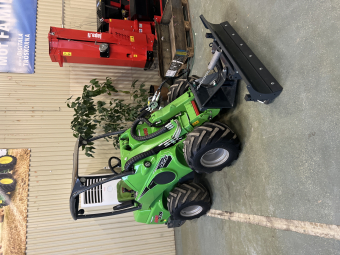 Kompaktlastare Avant 528 Avant 528 Kompaktlastare Avant 528 Fin Avant 528. Traktormönstrade däck 26-12-12. 6-funktioners joystick. 
Objektid: 817397
Årsmodell: 2020
Fordonsslag: Kompaktlastare
Timmar: 1300
Drivmedel:Diesel

OBS snöbladet på bild ingår ej men kan köpas till för 23000+moms!
Ring för info: 070-2865964