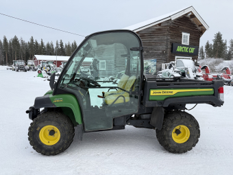 Gator John Deere HPX 815E utrustad enligt spec. John Deere HPX 815E Hytt med värme.
Nya bromsar runt om.
Nya stolar.
Nyservad.
Ring: 070-589 11 54