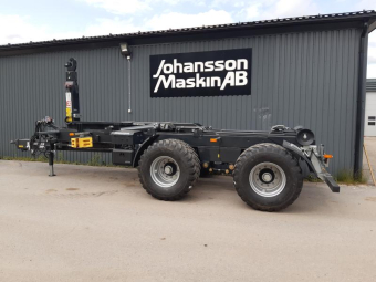 PRONAR LASTVÄXLARE T286 Övrigt PRONAR LASTVÄXLARE T286 Totalvikt 23000kg
Lastkapacitet 17100kg
Kontainerlängd 5400-6900mm
Kulkoppling
Fjädrad tandemboogie, medstyrande axel
Hydr. uttag, bromsuttag och släpvagnskontakt bak
600/50 R22,5
Hydr. fjädrat drag
Elhydrauliskt manöverdon
Telekopisk krokarm med kroklås, hydr. uttag på torn
Hydr. kontainerlås
Hydr. stödben
Stänkskärmar 
Parkeringsbroms
Skyddade trafikljus
Verktygslåda