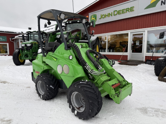 Kompaktlastare Avant 630 Avant 630 LED 2 fram och 1 bak
6 funktioners joystick
Fjädrad stol med värme
Flytläge