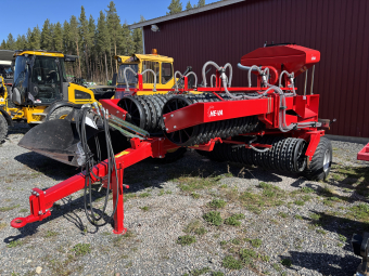Vält Tip-Roller HE-VA 8,2 meter HE-VA Tip Roller 8,2 meter 620 mm/24"Cambridge
Hjul 400/60x15,5
MSeeder m/Auto C.16
Multi-Seeder 660 l