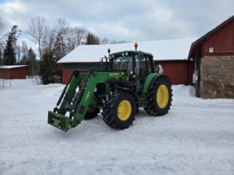 JOHN DEERE 6230PQ+ TRAKTOR John Deere 6230PQ+ TRAKTOR INKOMMANDE JULI 2026
...
TRIMA 4.0+ LASTARE TILL JD EL  PQ+  600X38 540X24  
AC  LUFTSÄTE DELUXE  JD EL 3-F  PASS.SÄTE  2 DUBB.UTTAG  
GLASTAK  BAKRUTETORKARE  VAGNSBROMS  
KOPPLINGSKNAPP   
...
MNR 10176
...
PRIS EXKL. MOMS: 429.000:-
...
Vi reserverar oss för felskrivning. Kontakta alltid oss innan du åker och tittar, så vi kan säkerställa att maskinen finns på plats.
