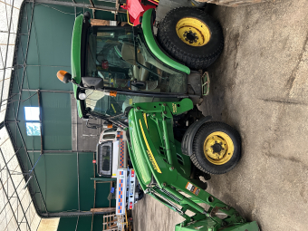 JOHN DEERE 3720 KOMPAKTTRAKTOR HST John Deere 3720 KOMPAKTTRAKTOR INKOMMANDE MAJ 2026
...
JOHN DEERE 300CX LASTARE  FJÄRÅS 400/1100 SPRIDARE  FJÄRÅS 175 VIKPLOG
...
MNR 84485
...
PRIS EXKL. MOMS: 279.000:-
...
Vi reserverar oss för felskrivning. Kontakta alltid oss innan du åker och tittar, så vi kan säkerställa att maskinen finns på plats.
