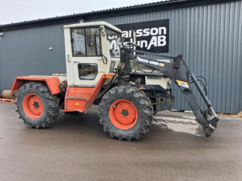 MB TRAC 65-70 ÅLÖ 4300 LASTARE TYP3/SMS Övrigt MB TRAC 65-70 ÅLÖ 4300 LASTARE 175000 ex moms
14,9-24 Fina däck ca 80% inga synliga torr sprickor
Quicke 4300 US Anfästning Typ3/trima Sms
2x dubbelverande uttag bak
Front Pto