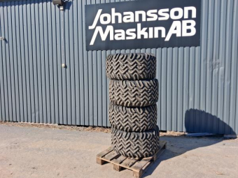 HJUL 440/50R17 BKT TRACK SUPER NYA Övrigt HJUL 440/50R17 BKT TRACK SUPER Från Weidemann 3060 Gräs snödäck
Navhålsdiameter 220mm
8 bulthål, 28mm, 
Bultcirkeldiameter cc 275mm