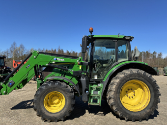 JOHN DEERE 6130R TRAKTOR FR.LYFT PTO John Deere 6130R TRAKTOR FR.LYFT PTO ULTIMATE EDITION  AUTOPOWER  40 KM/H  TLS  HCS  4600 SKÄRM  AUTOTRAC READY  600/65R38 BAK 60%  540/65R24 FRAM 60%
TRIMA 5.1+ LASTARE ST.BM  EJ MOTTAGARE MED  FRONTLYFT  FRONT PTO  4 DUBBELVERKANDE BAK.
...
MNR 21473
...
PRIS EXKL. MOMS: 795.000:-
...
Vi reserverar oss för felskrivning. Kontakta alltid oss innan du åker och tittar, så vi kan säkerställa att maskinen finns på plats.
