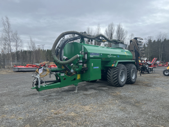 Agronic AGLV17HXA22V HXA II-17 m° Övrigt HXA 17 Bra utrustad Agronic HXA 2 17m3
Demokörd.

Broms hydraulisk 4-hjuls
3e böj på pumparm
Arbrtsljus LED bakmonterade
Arbetsljus LED på kran
Avlastning via kran
Hyd skiftning mellan ramp och spridarplatta
Kuldrag
Stänkskärmar
verktygslåda
Ramp med släpskoinjektor 12M.
Centralsmörjning
I-controll styrsystem
Däcktrycksreglering
Krabbstyrning
Lastningspump 10m3/min.

Ring för mer info.