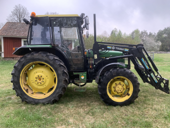 JOHN DEERE 1750 4WD MC1 John Deere JOHN DEERE 1750 4WD MC1 TRAKTOR 1750 4WD - MC1
JOHN DEERE 1750 4WD I MYCKET FINT SKICK.
9 000 TIMMAR
TRIMA LASTARE
2 ST HYDRAULUTTAG BAK
HITCH-KROK
JORDBRUKSDRAG
CA 50 HK
MASKINEN ÄR VÄLSKÖTT OCH FUNGERAR BRA, REDO FÖR FORTSATT ARBETE.
INKOMMER V22

LASTARE
...
MNR: 40373 
...
PRIS EXKL. MOMS: 100 000:-
...
Vi reserverar oss för felskrivning. Kontakta alltid oss innan du åker och tittar, så vi kan säkerställa att maskinen finns på plats.
