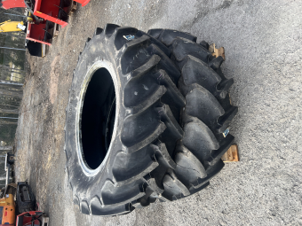 Däck 420/85R34 Mitas Övrigt Däck 420/85R34 Ej använda men ca 10 år gamla.