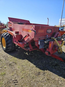 ÖVERUM TIVE 3304 SÅMASKIN 4M Övrigt ÖVERUM TIVE 3304 SÅMASKIN 4M 38000 ex moms
Bogserad kombisåmaskin 4meter bred
 lastar 3000kg