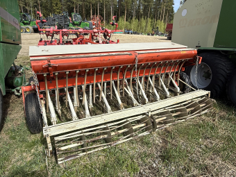 Såmaskin Trima Tume 2,5 Tume Trima Såmaskin 2,5 Denna maskin omfattas ej av ML Trygghetsköp 3mån/100tim
Maskinen säljes för kunds räkning utan garanti.
För mer information kontakta din säljare.