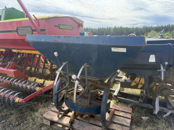 Konstgödselspridare Bogballe model B Bogballe model B Denna maskin omfattas ej av ML Trygghetsköp 3mån/100tim
Maskinen säljes för kunds räkning utan garanti.
För mer information kontakta din säljare.