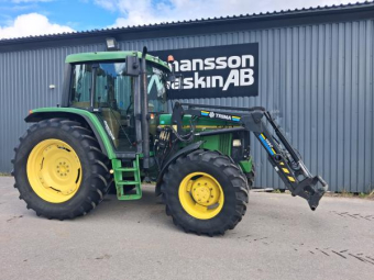 JOHN DEERE 6100 TRIMA 1490 LASTARE SKOG Övrigt JOHN DEERE 6100 TRIMA 1490 335000 ex moms
Vändbar förarplats Skogshytt
Kopplings fri F/B + 4 snabbväxlar
540/65R38 480/65R24
2x dubbelverkande uttag bak
Trima 1490 SMS  Dämpare 3-e funktion
