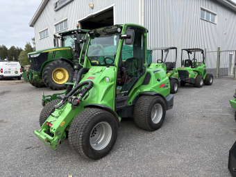 Avant 760i Kompaktlastare Övrigt Avant 760i "DEMO" Hjul 400/50-15, GR, 4X4 med antislipventil och lock, 
 flytläge för parallellföring,
 Parallellföring, 
 Redskapsfäste hydrauliskt, 
 Arbetsbelysning LED 700 Lumen,
 Hydrauluttag fram standard, 
 Varningsljus "Beacon"4 st, 
 Hytt GT,
 Kulkoppling 50 mm med sprint,
 Bakvikt med handtag 29 kg,
 Sidovikter par 180 kg,
 Motorvärmare,
 Stansning av serienummer