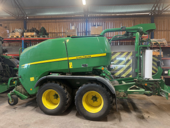 JOHN DEERE C441R INPLASTARPRESS MANTELPLAST BOGGI John Deere C441R INPLASTARPRESS 25 KNIVAR  
MANTELPLAST 
BOGGIHJUL  
AUTOMATSMÖRJNING
BALRESARE
VISION PAKET 
BYTT KEDJOR INFÖR SÄSONG 2026
MYCKET FINT SKICK
...
MNR 31962
...
PRIS EXKL. MOMS: 820.000:-
...
Vi reserverar oss för felskrivning. Kontakta alltid oss innan du åker och tittar, så vi kan säkerställa att maskinen finns på plats.
