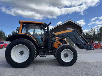 Traktor Valtra N123 med Ålö-Lastare fronlyft/PTO och lastare Valtra N123 