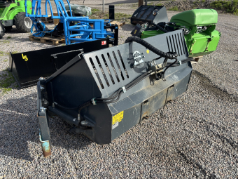 Klaffskopa Avant 800 Liter A435885 Avant Klaffskopa Avant 800 liter Arbetsbredd 1800-3010mm
325kg
