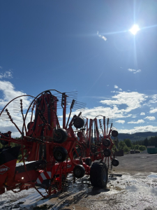 Kuhn Ga 15231Strängläggare Kuhn GA 15231 Uttagen Juni 2025.
4 rotorer.
Arbetsbredd 9,5 - 14,7m.
Säljes för kunds räkning.
Ring för mer info.