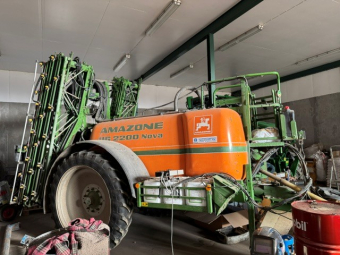 AMAZONE UG 2200 NOVA SPRUTA 24 M Amazone UG 2200 NOVA SPRUTA 24 M 11.2X42 HJUL  
SPÅRVIDD 180 CM  
...
MNR 40639
...
PRIS EXKL. MOMS: 189000:-
...
Vi reserverar oss för felskrivning. Kontakta alltid oss innan du åker och tittar, så vi kan säkerställa att maskinen finns på plats.
