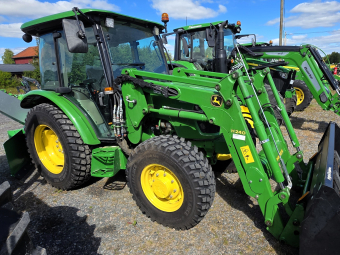 John Deere 5050E traktor med H240 lastare John Deere 5050E Ingår:
Sami snöslunga LP-225
Snöskopa Ålö 200 LV Euro
Pallgaffelställ Euro