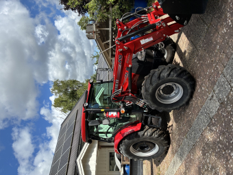 CASE IH FARMALL 75A TRAKTOR (KUND) Case IH CASE IH FARMALL 75A TRAKTOR INKL SKOPA, SNÖBLAD, BETESPUTS OCH JORDFRÄS
...
MNR: 40705
...
PRIS EXKL. MOMS: 450 000:-
...
Vi reserverar oss för felskrivning. Kontakta alltid oss innan du åker och tittar, så vi kan säkerställa att maskinen finns på plats.

