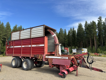 Hackvagn JF ES 3500 JF Hackvagn ES 3500 Denna maskin omfattas ej av ML Trygghetsköp 3mån/100tim
Maskinen säljes för kunds räkning utan garanti.
För mer information kontakta din säljare.