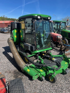 JOHN DEERE 1570 ROTORMASKIN John Deere 1570 ROTORMASKIN HYTT MED VÄRME 
GRAMMERSTOL  
72 TUM KLIPPDÄCK MED SIDOUTKAST
HÖGTIPPANDE 600 LITERS UPPSAMLARE 
HYDRAULIK FRAM OCH BAK FÖR SNÖUTRUSTNING
LEV MED NYA BAKHJUL
...
MNR 35984
...
PRIS EXKL. MOMS: 249.000:-
...
Vi reserverar oss för felskrivning. Kontakta alltid oss innan du åker och tittar, så vi kan säkerställa att maskinen finns på plats.
