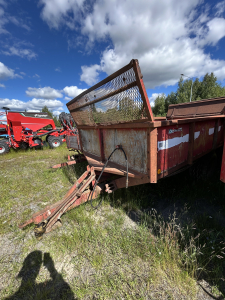 JF ST 65 KOMBIVAGN HYDR BAKLÄM JF JF ST 65 DUBBLA LIGGANDE VALSAR SUPERSPRID

LIGGER PÅ BLOCKET 24/3-26