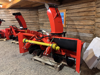 Snöfräs Tokvam 240THS med K-axel Tokvam 240 THS Snöfräs Snöfräs Tokvam 240 THS med hydrauliskt utkastartorn
Ord.Pris 115 000 kr
Arbetsbredd: 240cm
Kasthjulets diameter: 75 cm
Effektbehov: Från 70 hk
23535 K-Axel ingår
Tillbehör: 
10989 Höger kantvinge +12cm 5.000,-
11127 Hydraulisk riktningsklaff 5.000,-

Luleå: 0920-311 00
Skellefteå: 0910-58 91 00
Umeå: 090-18 93 15