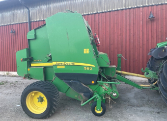 JOHN DEERE 582 MAXICUT RUNDBALSPRESS (KUND) John Deere 582 MAXICUT RUNDBALSPRESS KUNDFÖRMEDLING
...
JOHN DEERE 582 MAXICUT RUNDBALSPRESS UTRUSTAD MED:
2 M PICK-UP MED SNITT  
COVEREDGE NÄT  
DRIVNING 3:E RULLEN 
AUTOMATISK SMÖRJNING  
500X22.5 HJUL  
AVLASTNINGSRAMP  
EXTRA NÄTLÅDA FRAM  
PIVOTHJUL  
ROT.STRÄNGTILLHÅLLARE.
DRIFTSTID: CA 30000 BALAR
...
MNR 8931
...
PRIS EXKL. MOMS: 89.000:-
...
Vi reserverar oss för felskrivning. Kontakta alltid oss innan du åker och tittar, så vi kan säkerställa att maskinen finns på plats.
