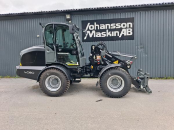 WEIDEMANN 4080 100HK BLACK STEG 5 Övrigt WEIDEMANN 4080 100HK BLACK STE Air condition
Motorvärmare hydral oljetanksvärmare och kupe uttag
Perkins 904J-E36TA 74,4 Kw S5
Luftstol i tyg med värme
Led arbetsbelysning
Roterande varningsljus
40km/h
Lastarmsdämpare 
stänkskydd ram
Eluttag fram 7-stift för belysning
Eluttag fram 3-stift med dubbelfunktion
7-stift el bak för belysning
Centralsmörning helautomatisk
400/70R20 Alliance 550 
Stora Volvo Bm-fäste hydralisk låsning
4-e funktion Flow sharing 115l/m med extra oljekylare
Fri reur ink läckageledning
EquipCare 36mån
Backvarnare
Radio förbredd