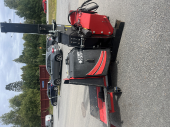 FLISHUGG FARMI FOREST CH 27 ACR Farmi FOREST CH 27 Effektiv flistugg för kranmatning.
flisar upp till 27cm
3,9 m utkastar rör
kvistbrytare för risigt material
CH27 ACR är utrustad med el-hydraulisk rullmatning med inmatningsränna för kran.
Med den 55-gradiga inmatningsvinkeln på tratten mot huggskivan blir flisningen mycket effektiv.
Maskinen har en Smart Feed-funktion som standard, en datastyrd varvtalsvakt som minskar påfrestningen.
på både traktorn och flismaskinen.
Mycket lite använd.
