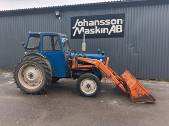 FORD 3000 KELLVE LASTARE SKOPA Övrigt FORD 3000 KELLVE LASTARE SKOPA 12,4-32 6,00-19 Snökedjor
Källve 600 H Lastare hyd tipp på skopan direkt infäst
Servo styrning
Motorvärmare