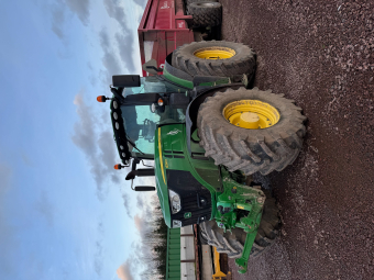 JOHN DEERE 6250R C-PRO TRAKTOR 50 KM FR.LYFT John Deere 6250R C-PRO TRAKTOR 50 KM FR.LYFT  AUTOTRAC READY   650/85X38 600/70X30
4 DUBB.UTTAG  JD ELSERVO  LUFTBROMS  VAGNSBROMS
...
MNR 28353
...
PRIS EXKL. MOMS: 1.425.000:-
...
Vi reserverar oss för felskrivning. Kontakta alltid oss innan du åker och tittar, så vi kan säkerställa att maskinen finns på plats.
