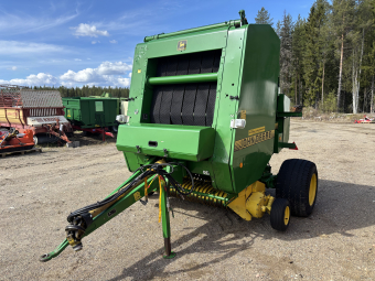 Rundbalspress John Deere 580 John Deere 580 rundbalspress Denna maskin omfattas ej av ML Trygghetsköp 3mån/100tim
Maskinen säljes för kunds räkning utan garanti.
För mer information kontakta din säljare.