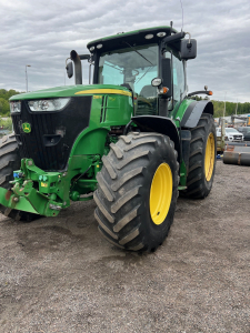 JOHN DEERE 7280R AP TRAKTOR FR.LYFT PTO John Deere 7280R TRAKTOR FR.LYFT JD ELSERVOSPAK  710/75X42 620/75X30 PREMIUM BELSYNING  
(SF 1 AUTOTRAC I STD.MONITOR)  ACS STYRNING  AKTIVT SÄTE  
PREMIUM RADIO  4 DUBB.UTTAG  227l PUMP  TLS  BROMS FRAM  ELSPEGEL  
LÄDERPAKET  LUFTBROMS  VAGNSBROMS
...
MASKINNR: 14893
...
PRIS EXKL. MOMS: 795.000:-
...
Vi reserverar oss för felskrivning. Kontakta alltid oss innan du åker och tittar, så vi kan säkerställa att maskinen finns på plats.
