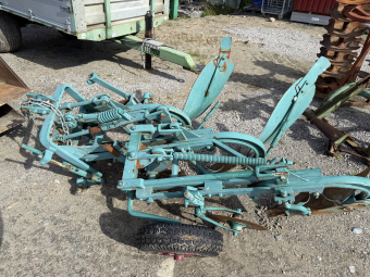 Vändplog 3-skärig Övrigt 3-skärig Denna maskin omfattas ej av ML Trygghetsköp 3mån/100tim
Maskinen säljes för kunds räkning utan garanti.
För mer information kontakta din säljare.